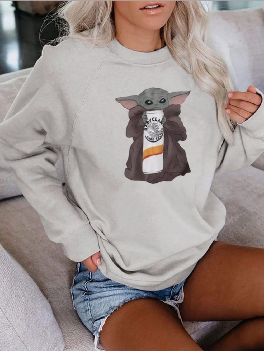 ⭐ Mando’s Happy Hour: Baby Yoda "Baby Claw" Hard Seltzer Sweatshirt – Crewneck M